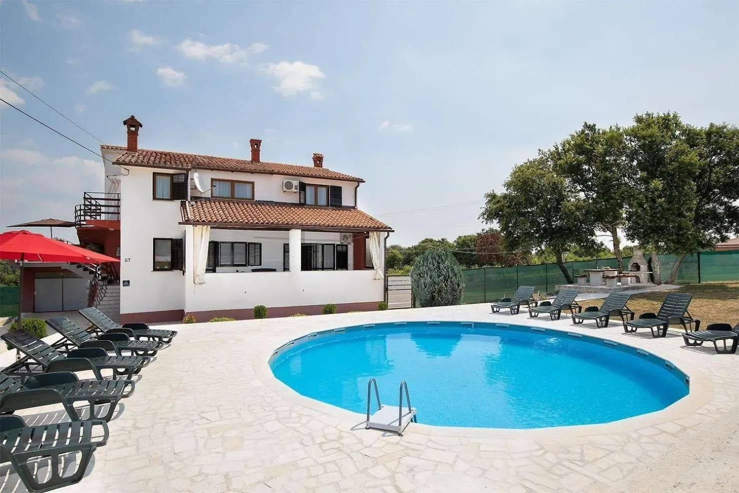 Wohnung In Sajini Mit Garten, Grill Und Gemeinsamem Pool location